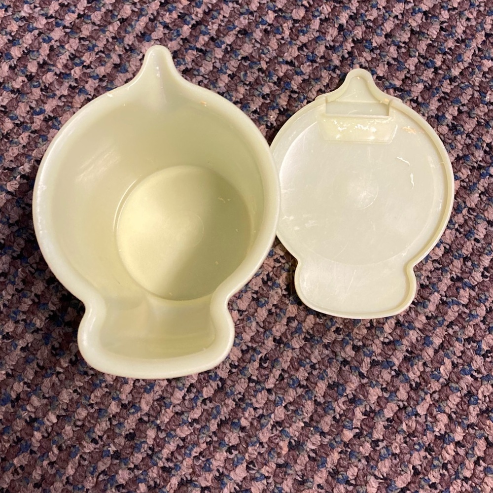 Vintage Tupperware Yellow Large Creamer Pitcher Flip Top Lid # 131-2 447-3 448-4